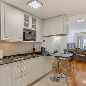 Arenales: Modernos Apartamentos con Piscina y Seguridad 24Hs. en Recoleta