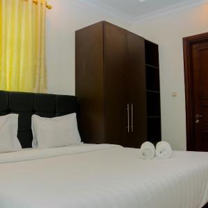 Modern 2BR at The Belleza Apartment By Travelio