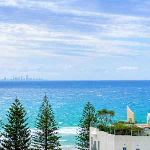 Rainbow Commodore Coolangatta