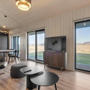 Cozy 3BR Family Home with Hot Tub & Scenic Views