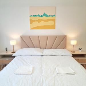 BEIGE Bed