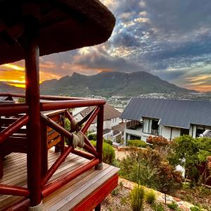 Pepper House Villa ,Housekeeper , heated pool , Hot tub, backup solar and water systems