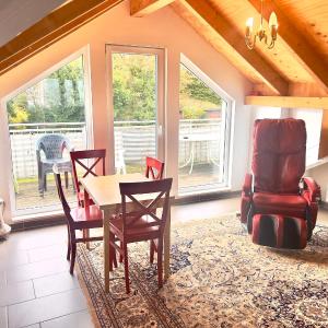 Apartment mit schöner Aussicht auf den Großen Feldberg & Burg Königstein & Frei PARKPLATZ auf Straßenseite