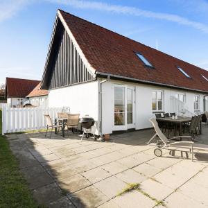 Cozy Apartment In Allinge
