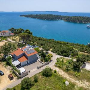 Nice Apartment In Rab With House Sea View