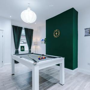 Sleeps 6, Pool Table, Free Parking, Perfect For Groups, Long Term Disc