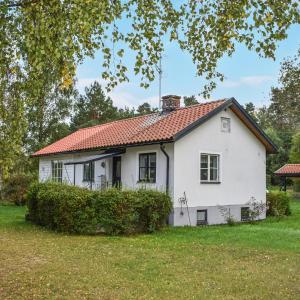 Lovely Home In Simrishamn With Kitchen