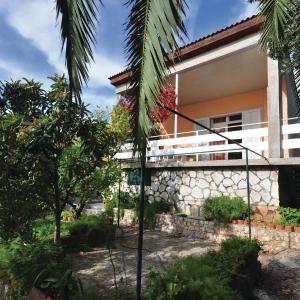 2 Bedroom Amazing Home In Seget Vranjica
