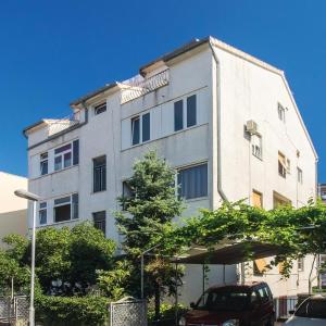Apartment Split Ix