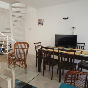Les Badamiers Seafont Apartment - Blue Bay