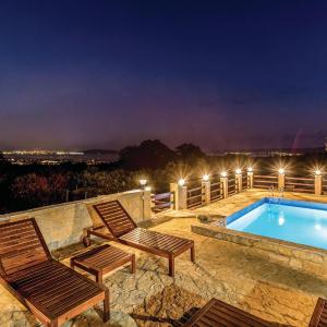 Four-Bedroom Holiday Home In Kastel Novi