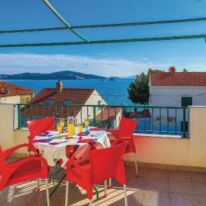 Two-Bedroom Apartment In Seget Vranjica