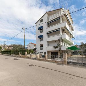 Awesome Apartment In Kastel Stafilic With Wifi