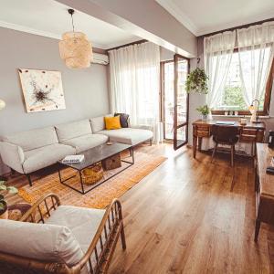 A Cozy, Quiet Home with Great View in City Center