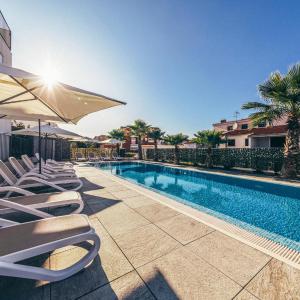 Gorgeous Apartment In Okrug Gornji