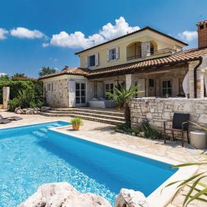 Three-Bedroom Holiday Home In Stifanici
