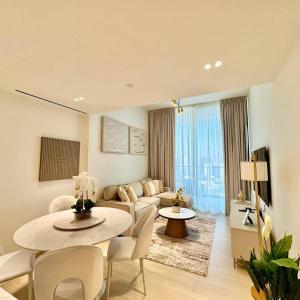 Modern 1br In Jvc Pool, Balcony & Free Parking