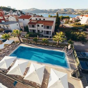 Amazing Apartment In Okrug Gornji