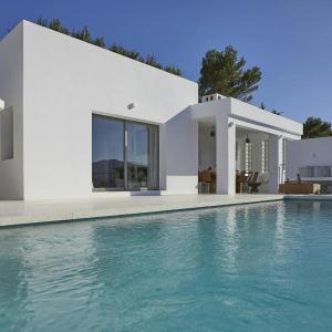 Villa in Porroig with Stunning Sea Views