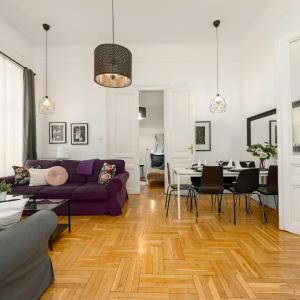 Black & White Apartment at Nyugati Station - 3 separate BR
