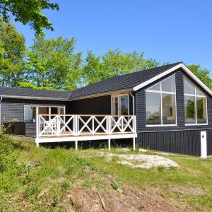 Cozy Home In Hundested With Wifi