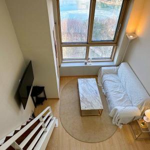 Comfortable Duplex House with City Lake View #SeokchonLakeView #LotteWorld