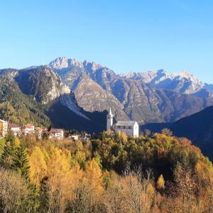 CAMPO BASE CADORE con parcheggio auto e garage moto