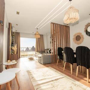 Luxury Flat Pyramidsview