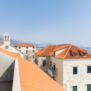 Seafront Villa with Furnished Sun Terrace, Close to the Beach