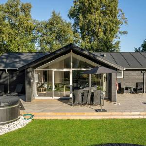 Cozy Home In Grenaa With Kitchen
