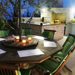 Okrug Gornji Luxurious Escape Villa with Pool