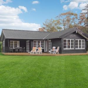 Awesome Home In Græsted With Wifi