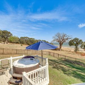 300 Feet to Lake Texoma Modern Home with Deck!