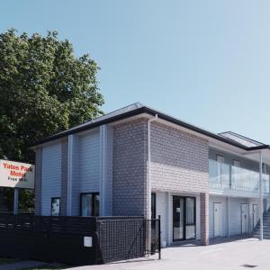 Yates Park Motel