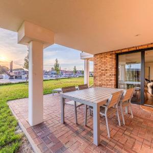 Am Lütten Meer - Apartment in der Hafenresidenz mit Terrasse & Müritzblick