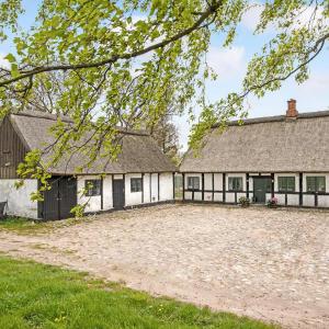 6 Bedroom Cozy Home In Rønne