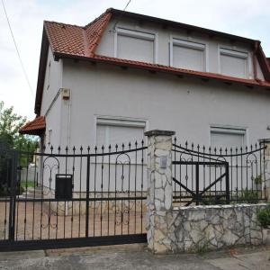 Exigens House