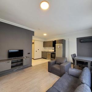 The U HOMES APART