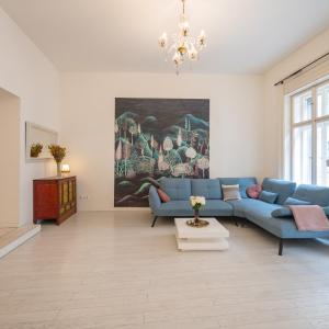 Spacious 3 bedroom, 3 ensuite bathroom elegant apartment near the Opera House