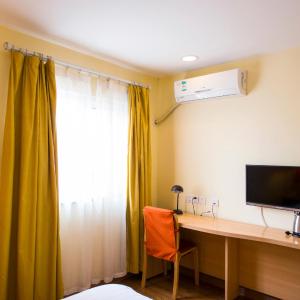 Home Inn Shanghai Jin'gao Road North Yanggao Road Metro Station
