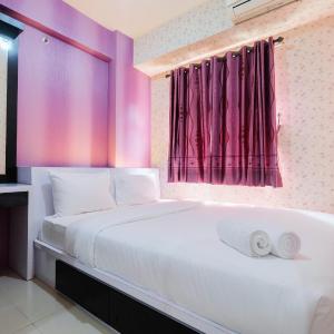 Homey 1BR with Spacious Living Room Green Pramuka City Apartment By Travelio