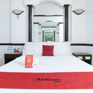 RedDoorz Plus at Villa Gloria Taguig