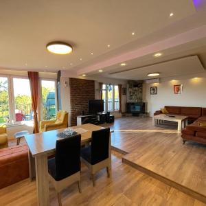 Greenside Apartment 7