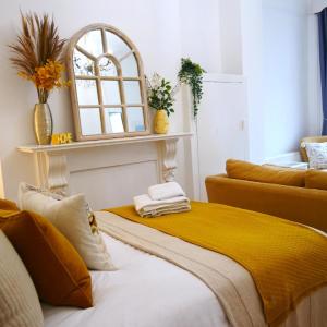 Bright London Garden Studio!