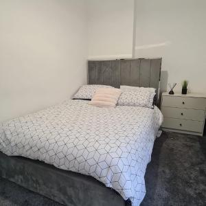 Deluxe 2-bed Apartment, Birmingham