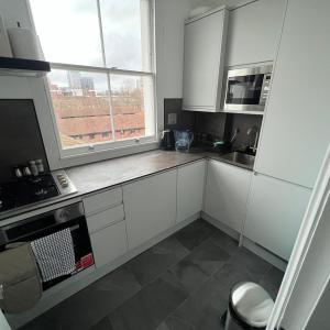 2 Bed Apartment in Central London on 3rd floor - Newly refurbished - No lift
