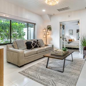 'The Peacock Bungalow' Near Fort Lauderdale Beach!