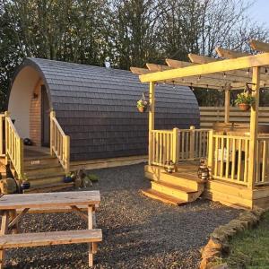 The Fells - Campsie Luxury Pods with hot tub