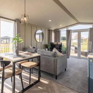 Host & Stay - Riverwood, Ashdown Retreat