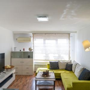Bright 1BDR with Balcony
